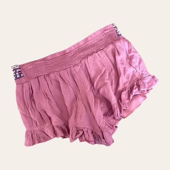 ๐บ Romeo & Juliet Couture Boho Embroidered Mauve Ruffle High Waist Shorts Size S - Picture 2 of 7